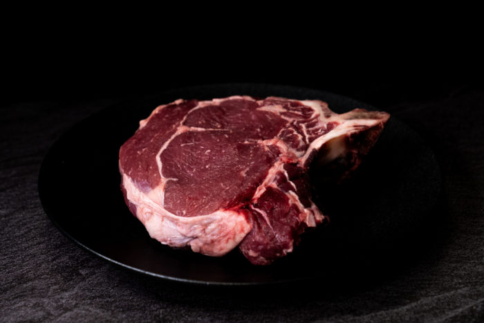 Steak vom Rostbraten mit Knochen